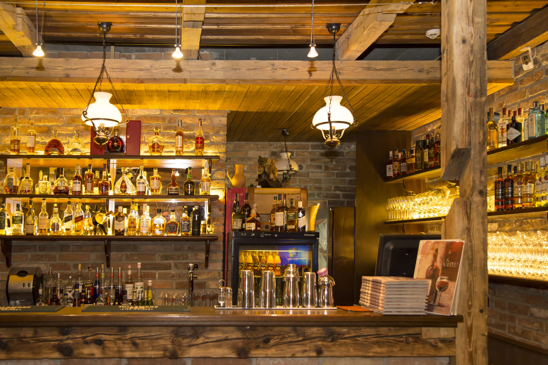 Vínna pivnica & Nočný bar