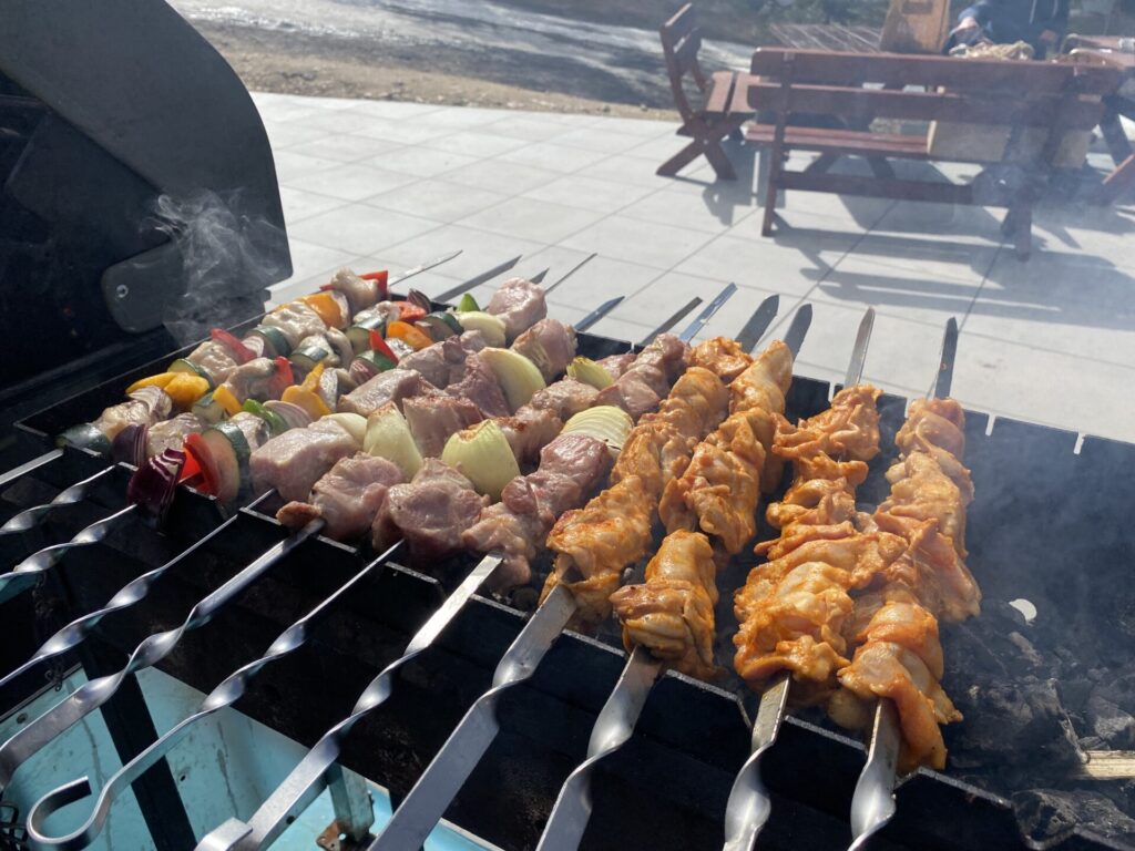 Live grilovačka na terase. Gastroshow v Hoteli Družba