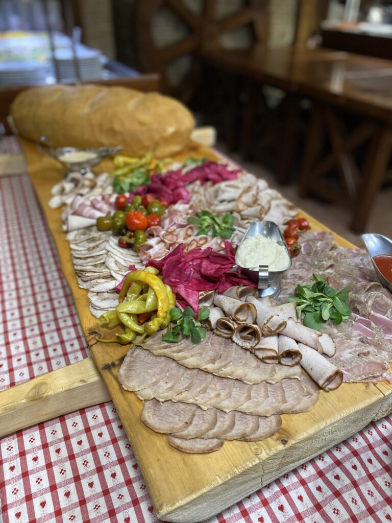Slovenský bazár - tržnica. Gastroshow v Hoteli Družba. 