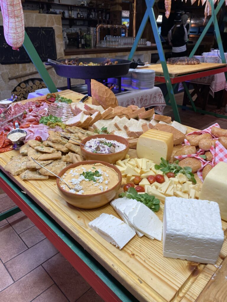 Slovenský bazár - tržnica. Gastroshow v Hoteli Družba. 