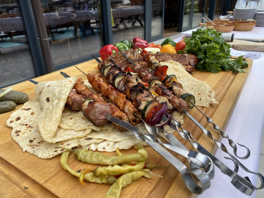 Live grilovačka na terase. Gastroshow v Hoteli Družba