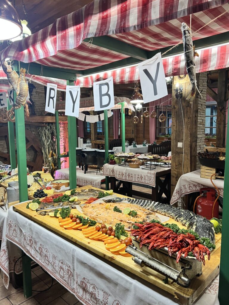 Slovenský bazár - tržnica. Gastroshow v Hoteli Družba. 