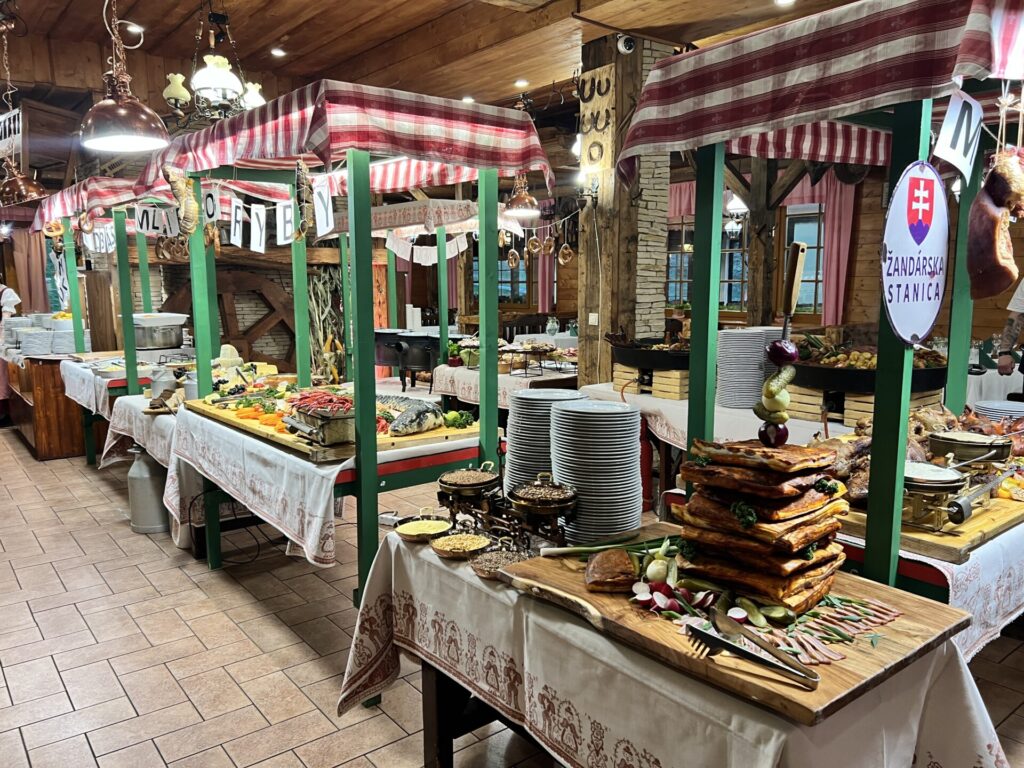 Slovenský bazár - tržnica. Gastroshow v Hoteli Družba. 