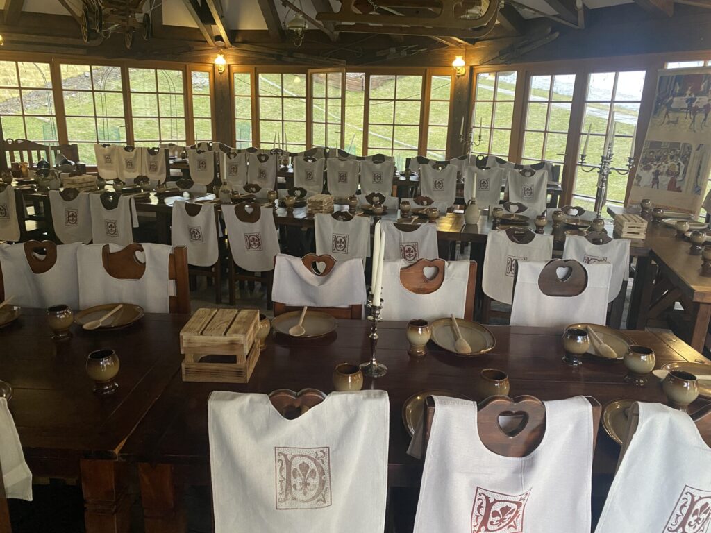 Stredoveká hostina. Gastroshow v Hoteli Družba v Jasnej. 