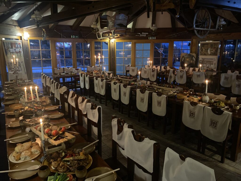 Stredoveká hostina. Gastroshow v Hoteli Družba v Jasnej. 