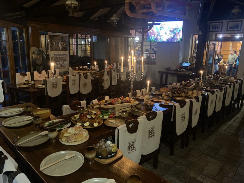 Stredoveká hostina. Gastroshow v Hoteli Družba v Jasnej. 