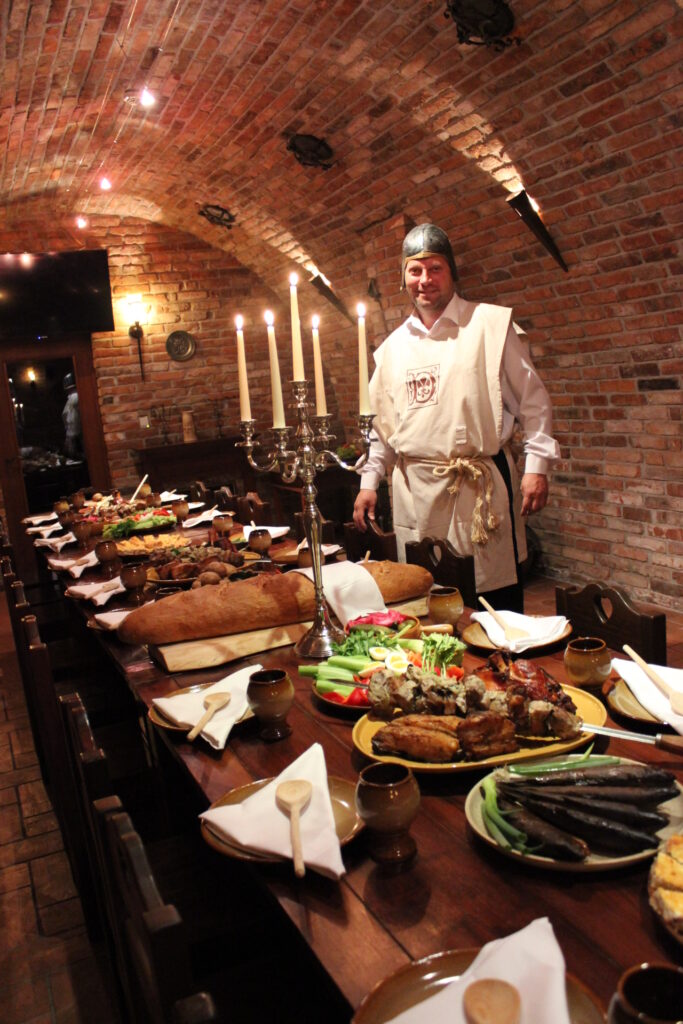 Stredoveká hostina. Gastroshow v Hoteli Družba v Jasnej. 