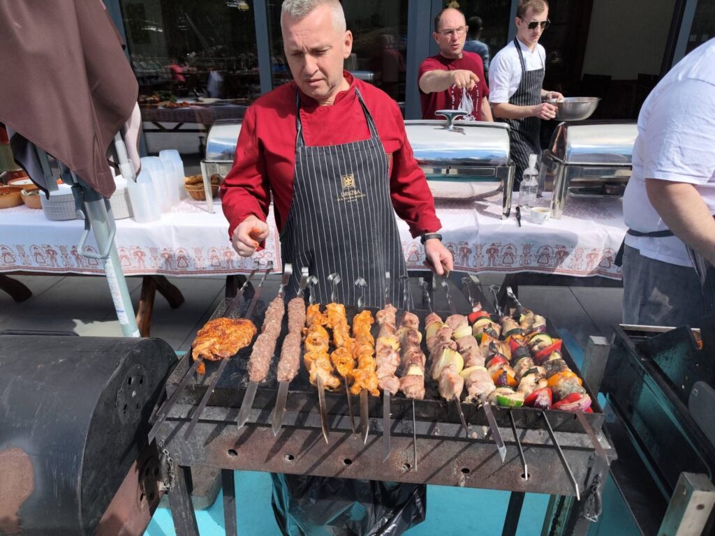 Live grilovačka na terase. Gastroshow v Hoteli Družba