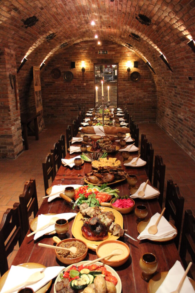 Stredoveká hostina. Gastroshow v Hoteli Družba v Jasnej. 