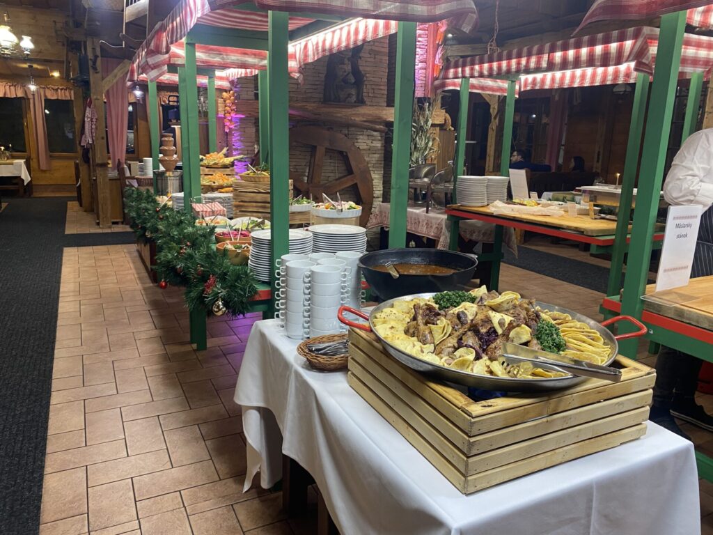 Vianočné trhy. Gastroshow v Hoteli Družba v Jasnej. 
